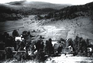 Ponikve, pogled na vas okoli leta 1930